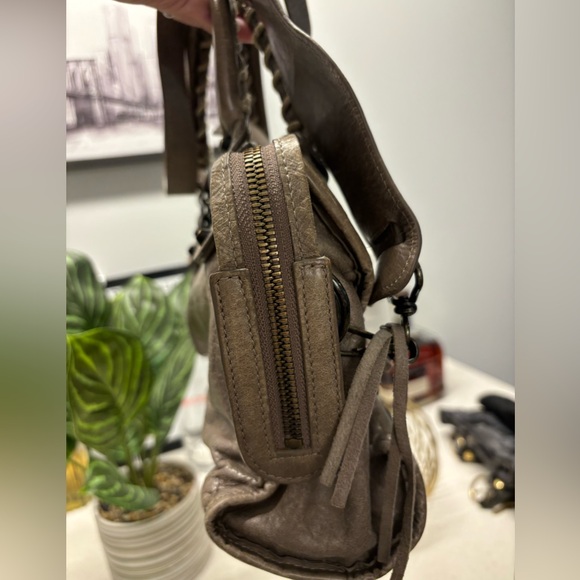 Balenciaga classic city mini shoulder in brown arena lamb skin - Picture 2 of 6